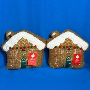 NEW SET OF 2 SHERPA GINGERBREAD HOUSE DECORATIVE HOLIDAY / CHRISTMAS PILLOWS NWT